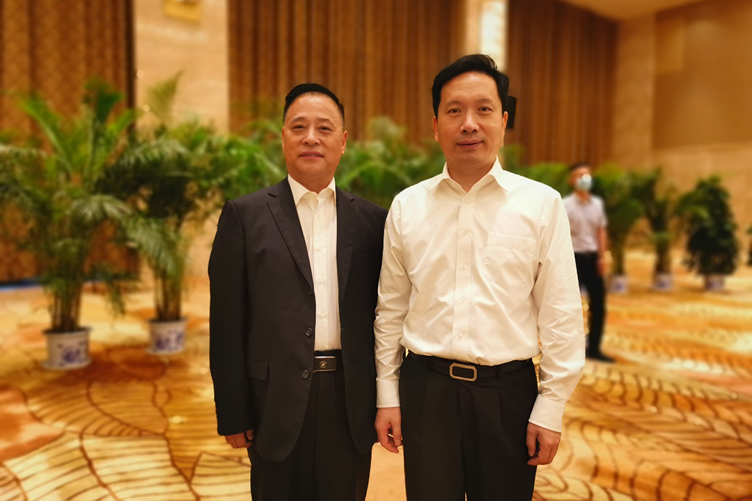 2021.05.10陜西省委副書記、省長趙一德在第十一屆全球秦商大會代表座談上與謝曉林董事長親切交流.jpg