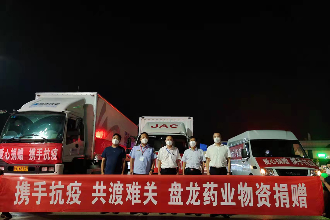 現(xiàn)場交接合影.jpg