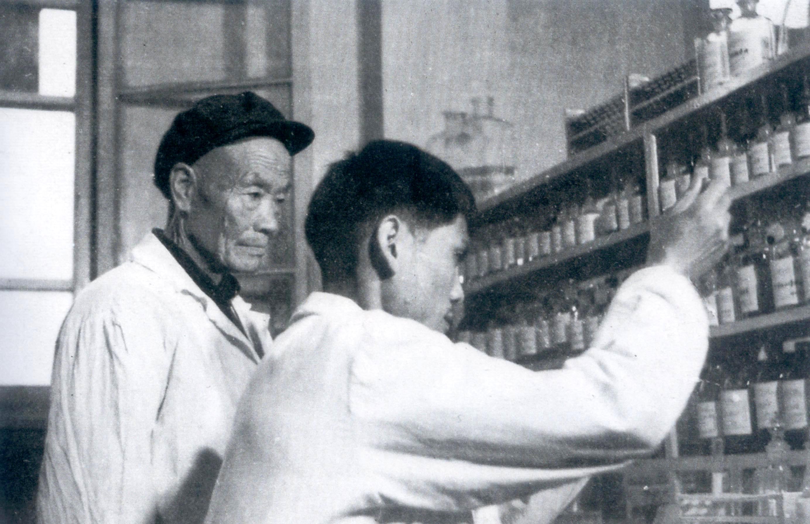 工作中嚴(yán)謹(jǐn)求實的王家成.jpg